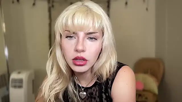 SirenitySirenxx online show from March 19, 2025, 9:37 pm