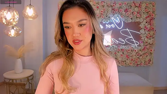 RebeccaHudson online show from October 16, 2025, 6:53 pm