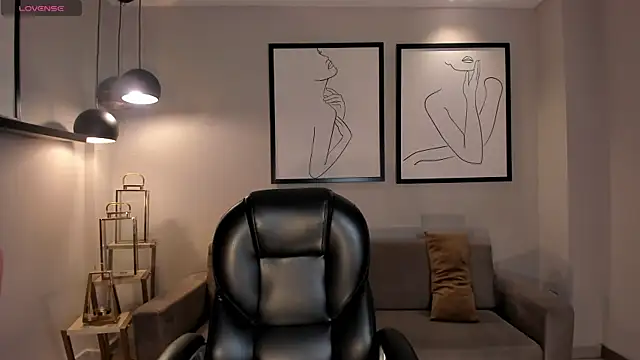 RebeccaHudson online show from December 17, 2025, 8:04 pm