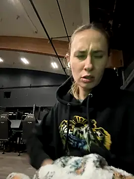 M1ssyk1ssy online show from November 24, 2025, 10:42 pm