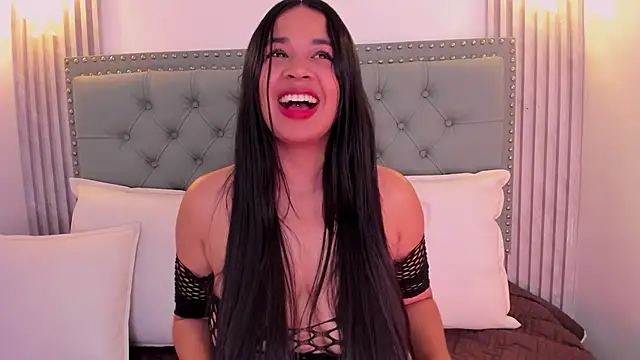 Snapshot of Aitana98_ chatting on January 25, 2025, 4:23 am Aitana98 online show from January 25, 2025, 4:23 am