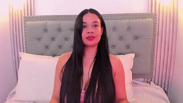 Snapshot of Aitana98_ chatting on February 4, 2025, 7:18 am Aitana98 online show from February 4, 2025, 7:18 am