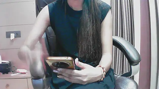 collage hoty online show from September 25, 2025, 8:12 pm