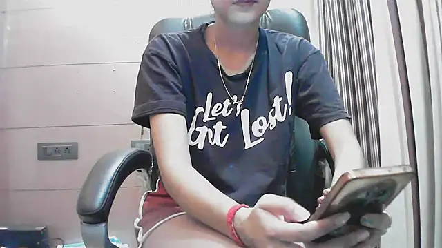 collage hoty online show from October 6, 2025, 4:37 pm