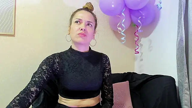 camilawm19 online show from March 20, 2025, 3:56 am