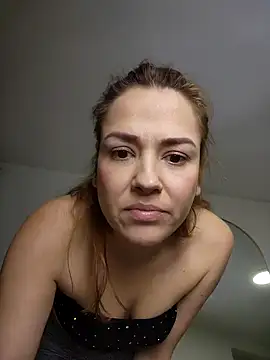 camilawm19 online show from October 31, 2025, 7:20 am