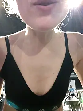 Loujoly modele online show from February 24, 2025, 3:53 pm