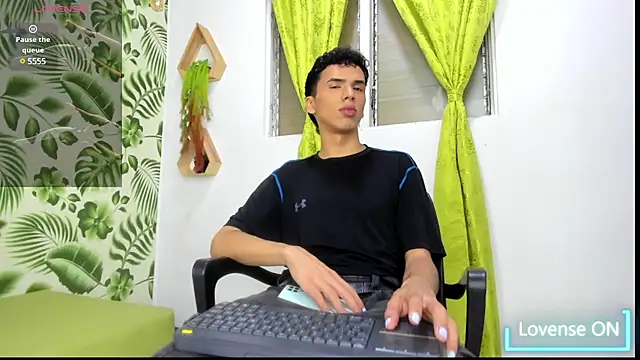 SEANTROYY online show from February 12, 2025, 4:01 am