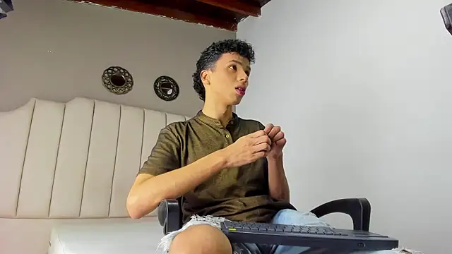 SEANTROYY online show from March 21, 2025, 4:06 am