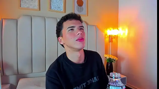 SEANTROYY online show from September 23, 2025, 3:53 am