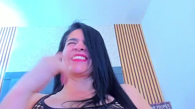 candela collinss online show from December 5, 2024, 12:11 pm