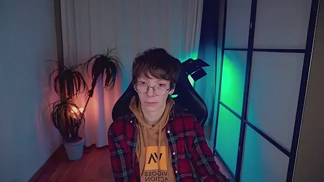 Snapshot of TommieH chatting on January 19, 2025, 5:48 am TommieH online show from January 19, 2025, 5:48 am