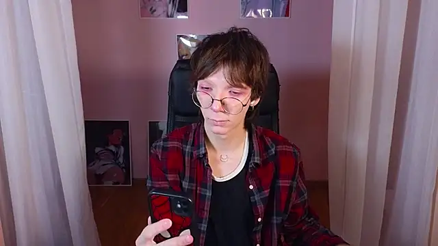 Snapshot of TommieH chatting on February 5, 2025, 5:30 am TommieH online show from February 5, 2025, 5:30 am