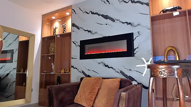 Keila Mendoza online show from November 26, 2025, 5:08 am