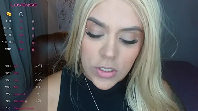 Snapshot of SofiaaCortes chatting on December 17, 2024, 1:18 am SofiaaCortes online show from December 17, 2024, 1:18 am