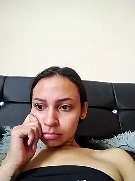 emma ambar online show from October 8, 2025, 5:10 pm