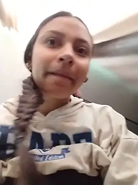 emma ambar online show from November 28, 2025, 4:42 pm