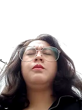 lara moon25 online show from December 15, 2024, 4:15 pm