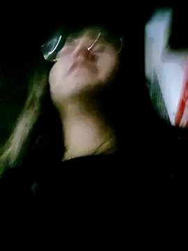 lara moon25 online show from January 6, 2025, 11:42 pm