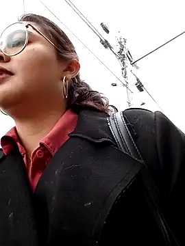 lara moon25 online show from March 13, 2025, 7:17 pm