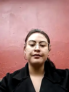 lara moon25 online show from March 14, 2025, 7:23 pm