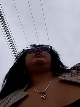 lara moon25 online show from November 27, 2025, 7:38 pm