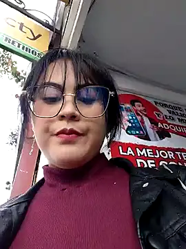 lara moon25 online show from November 29, 2025, 7:06 pm