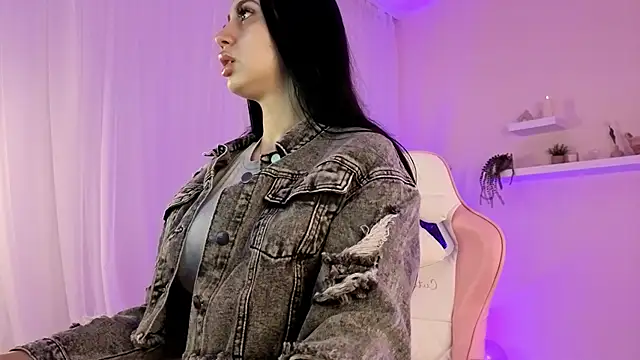 BetsyGonzale online show from April 19, 2026, 4:01 am