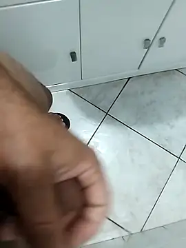 catopper0001 online show from October 30, 2025, 5:20 am