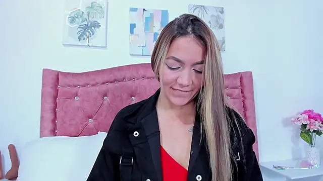 Mia Malkovaa  online show from December 31, 2024, 4:25 pm
