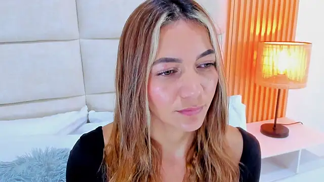 Mia Malkovaa  online show from May 20, 2026, 3:07 pm