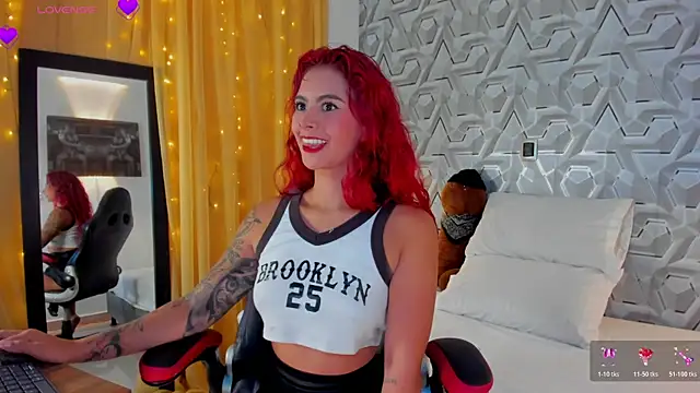 Sophiee Hill online show from October 24, 2025, 9:49 am