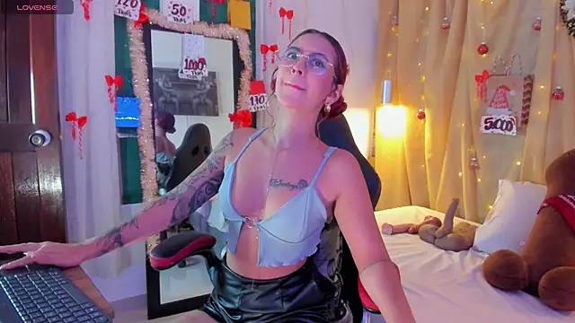 Sophiee Hill online show from December 19, 2025, 8:05 pm