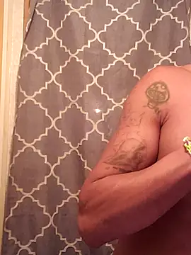 LargeDominoes online show from April 18, 2026, 1:42 am