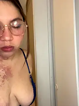 Snapshot of WhiteWomen chatting on November 15, 2025, 12:08 am WhiteWomen online show from November 15, 2025, 12:08 am