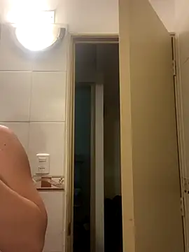 Snapshot of WhiteWomen chatting on November 17, 2025, 11:21 pm WhiteWomen online show from November 17, 2025, 11:21 pm