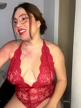 Snapshot of WhiteWomen chatting on November 19, 2025, 10:43 pm WhiteWomen online show from November 19, 2025, 10:43 pm