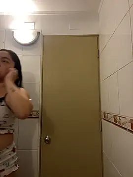 Snapshot of WhiteWomen chatting on November 21, 2025, 1:48 am WhiteWomen online show from November 21, 2025, 1:48 am