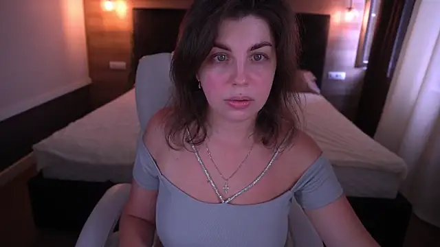 MirandaWong online show from September 10, 2025, 6:13 am