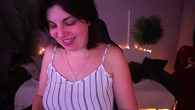 MirandaWong online show from April 9, 2026, 5:29 am