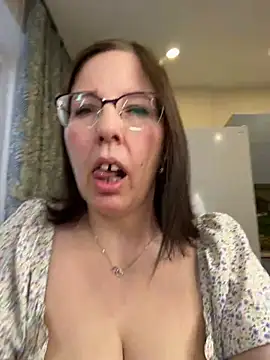 Snapshot of B_Bonya_m chatting on December 14, 2024, 5:29 am B Bonya m online show from December 14, 2024, 5:29 am