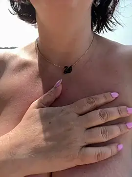 Snapshot of B_Bonya_m chatting on February 5, 2025, 3:55 am B Bonya m online show from February 5, 2025, 3:55 am