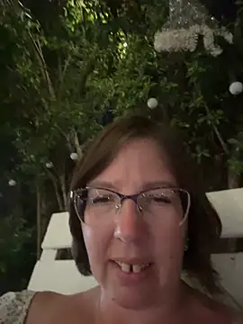 Snapshot of B_Bonya_m chatting on February 6, 2025, 12:37 pm B Bonya m online show from February 6, 2025, 12:37 pm