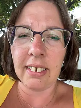 Snapshot of B_Bonya_m chatting on February 15, 2025, 8:44 am B Bonya m online show from February 15, 2025, 8:44 am