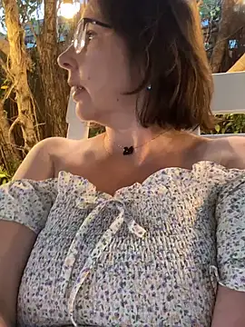 Snapshot of B_Bonya_m chatting on February 24, 2025, 11:21 am B Bonya m online show from February 24, 2025, 11:21 am