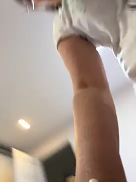 Snapshot of B_Bonya_m chatting on March 1, 2025, 12:45 pm B Bonya m online show from March 1, 2025, 12:45 pm