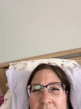 Snapshot of B_Bonya_m chatting on March 10, 2025, 8:26 am B Bonya m online show from March 10, 2025, 8:26 am