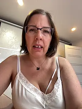 Snapshot of B_Bonya_m chatting on March 11, 2025, 4:32 am B Bonya m online show from March 11, 2025, 4:32 am