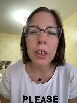 Snapshot of B_Bonya_m chatting on March 15, 2025, 3:18 am B Bonya m online show from March 15, 2025, 3:18 am