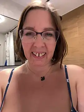 Snapshot of B_Bonya_m chatting on March 15, 2025, 6:25 am B Bonya m online show from March 15, 2025, 6:25 am